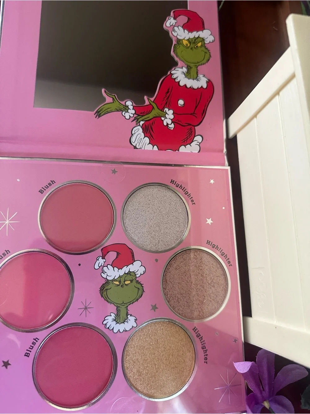 The Grinch Eyeshadow & Complexion Makeup Palettes Set